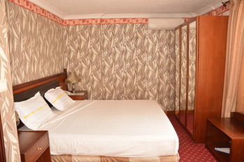 Venus Hotel Kinshasa Bagian luar foto